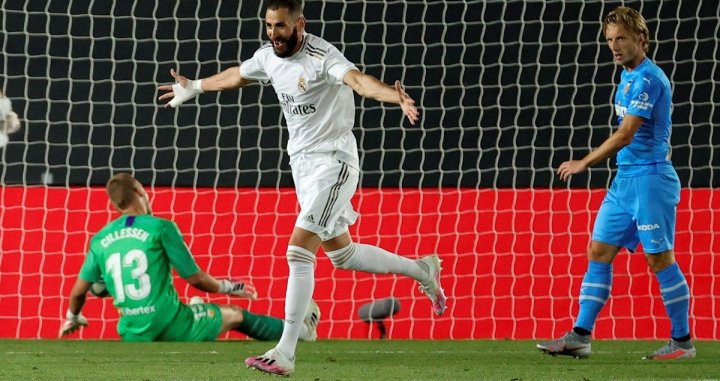 Benzema celebra un gol del Real Madrid / EFE