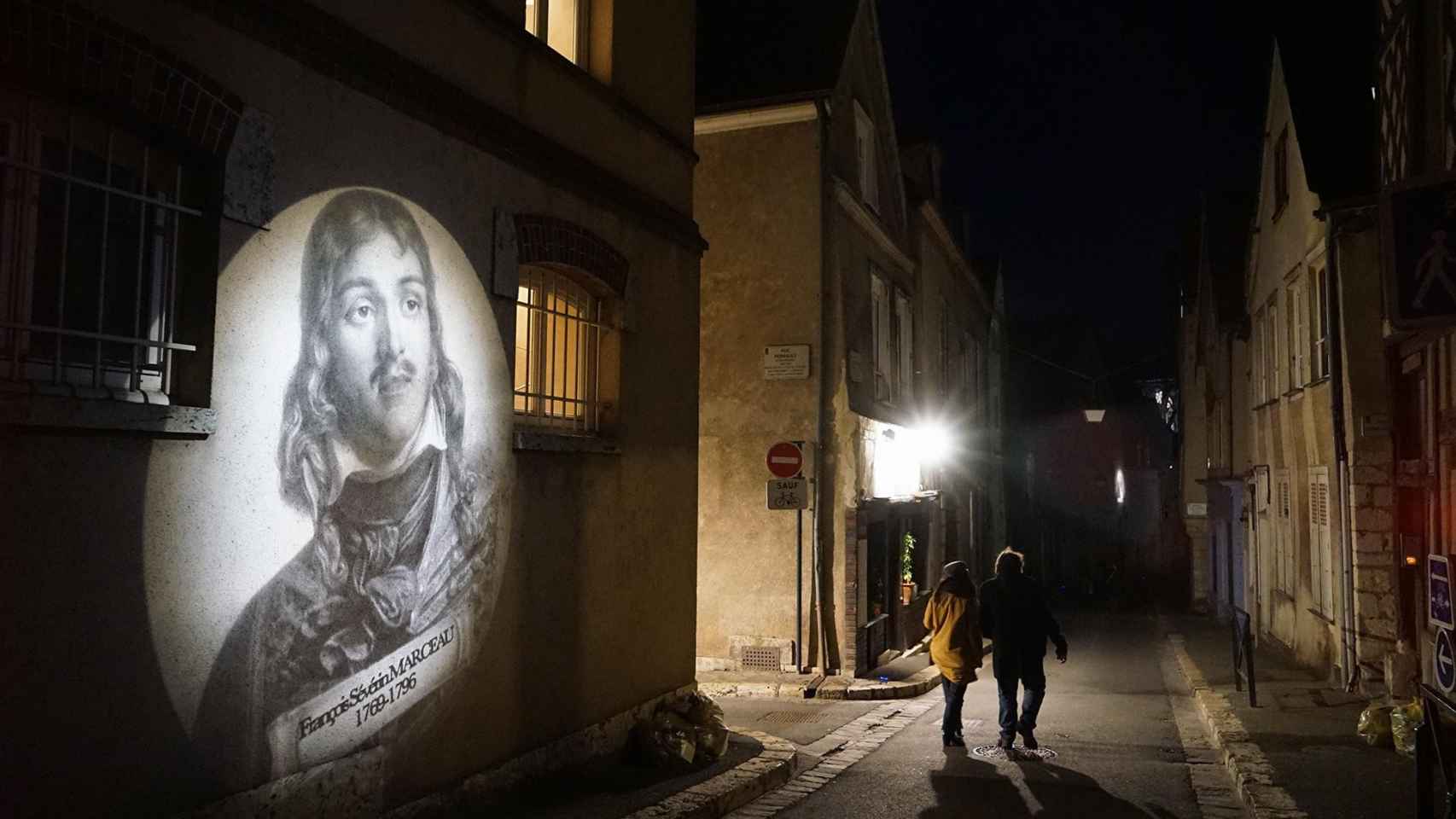 Chartres en lumières toma las calles de la ciudad al caer la noche / YOLANDA CARDO