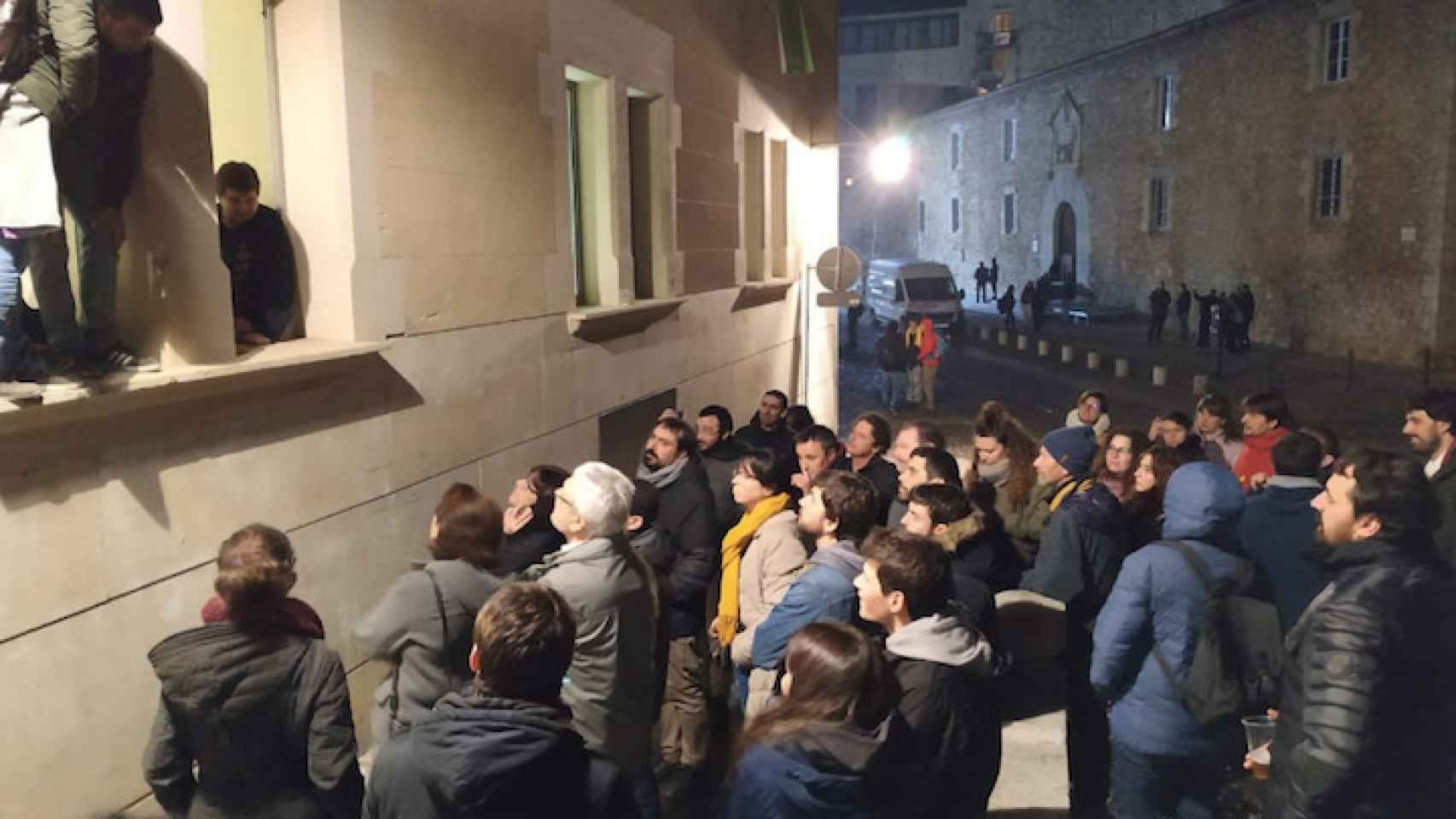 Estudiantes en la Universidad de Girona este miércoles tras las detenciones / SEPC