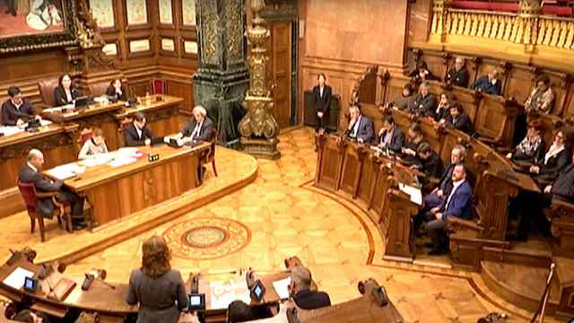 La alcaldesa Ada Colau durante un pleno del Ayuntamiento de Barcelona / CG