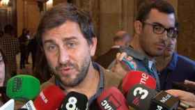 Toni Comín liga su suerte a la de Puigdemont, y mantiene por ahora su acta de diputado pese a la presión de Esquerra