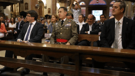 El presidente del Govern, Carles Puigdemont; el inspector general del Ejército, general Fernando Aznar, y el 'conseller' de Interior, Joaquim Forn / EFE
