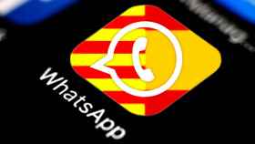 Bandera catalana y española integrada con el logo de Whatsapp / FOTOMONTAJE DE CG