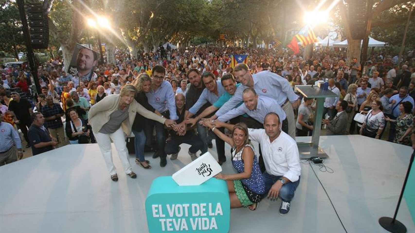 Mas y otros miembros de su candidatura en el acto del domingo en Tortosa.
