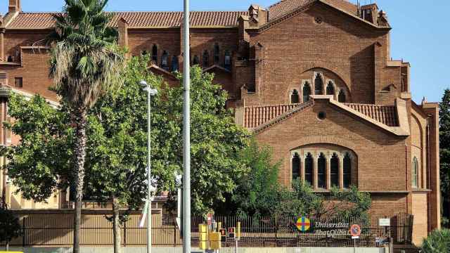 Edificio de la Universitat Abat Oliba CEU (UAO CEU) de Barcelona en una foto de archivo / CG