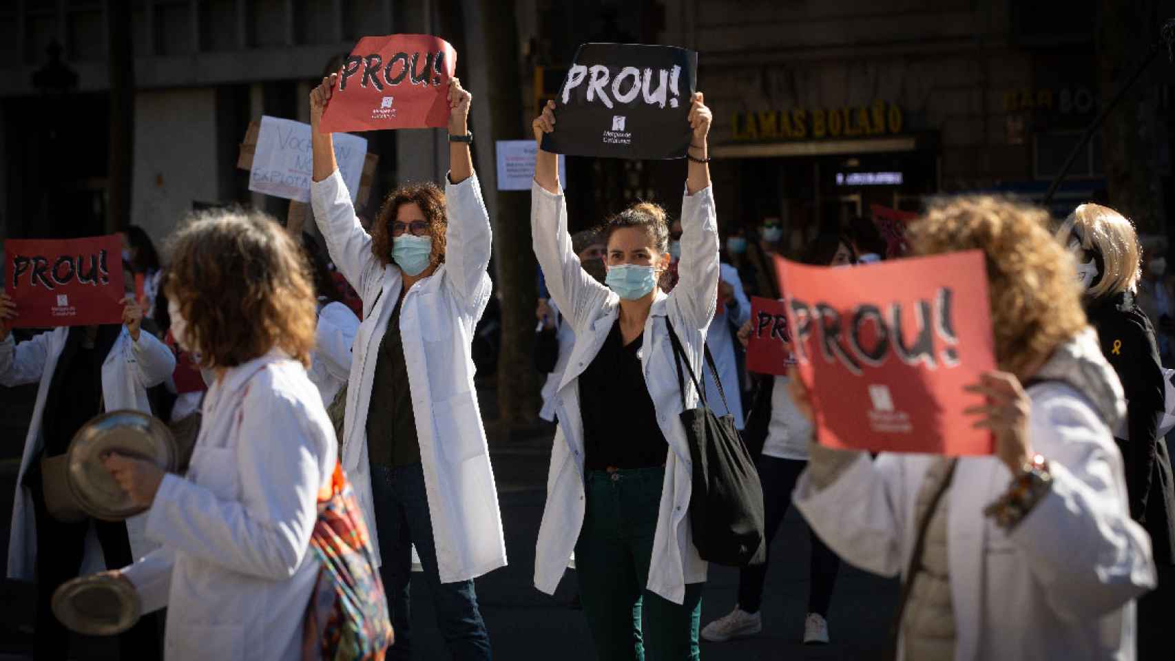 Médicos de la sanidad pública catalana durante una manifestación en 2020 / DAVID ZORRAKINO - EUROPA PRESS