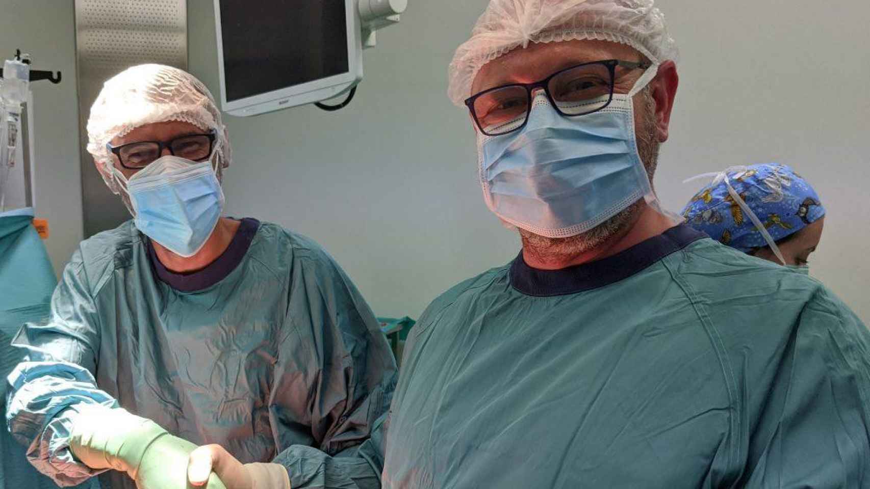 Los doctores Krauel (izquierda) y González (derecha) en el Hospital Sant Pau de Barcelona / CEBIOTEX