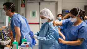 El personal sanitario se prepara para atender a pacientes del Covid-19 en Cataluña / HOSPITAL CLINIC