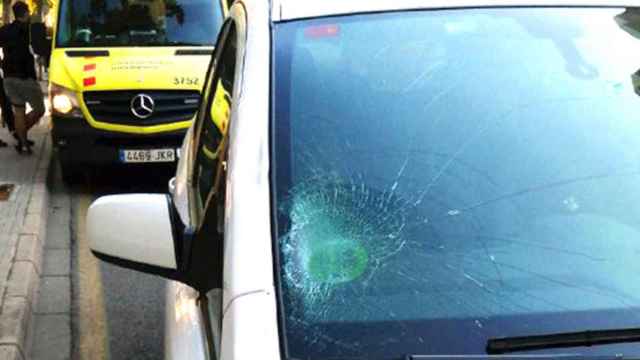 El coche contra el que impactó el menor con su patinete / BOMBERS