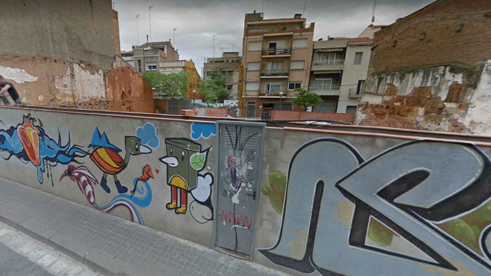Via Massagué en Sabadell, donde un hombre abusó de su pareja, en un edificio abandonado / GOOGLE MAPS