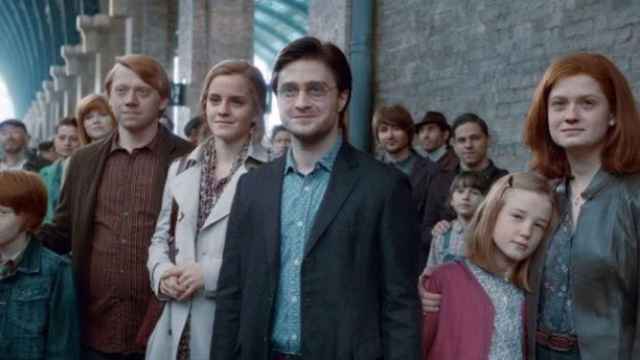 Escena final de 'Harry Potter y las relíquias de la muerte II', donde aparecen los hijos de Harry Potter, Hermione Granger y Ron Weasley.