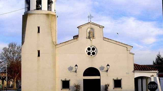 Iglesia de Gimenells i el Pla de la Font