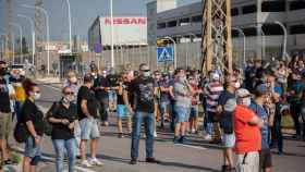 Trabajadores de Nissan se concentran a las puertas de la planta de Barcelona / EP