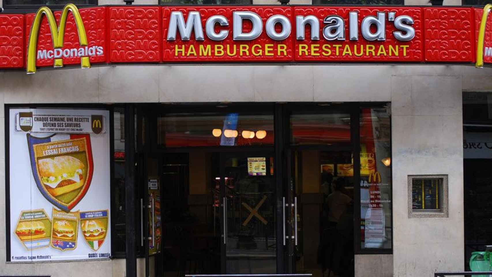 McDonald's es muy popular en la ciudad de París.