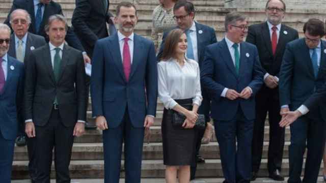 La Reina Letizia emula a Carolina Herrera