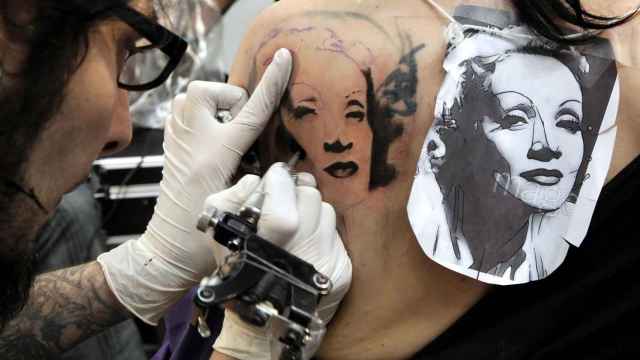 Los tatuajes una moda que puede acabar en arrepentimiento / EFE