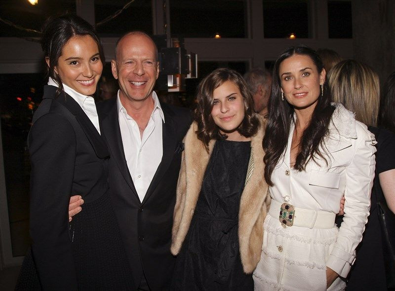 Demi Moore junto a su ex marido Bruce Willis y sus tres hijas en común