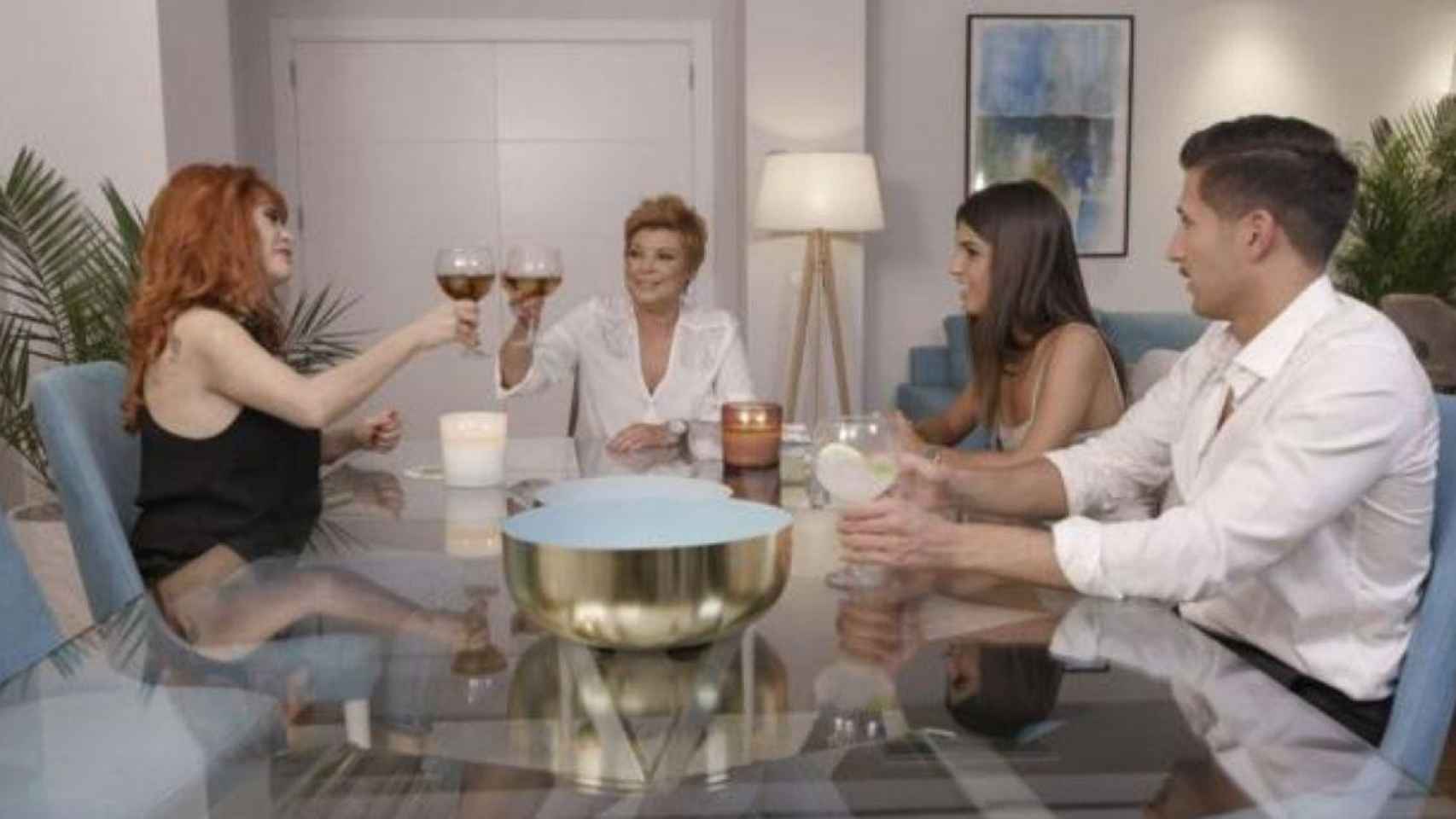 Yurena, Terelu Camps, Sofía Suescun y Gianmarco Onestini en 'La Última Cena' / MEDIASET