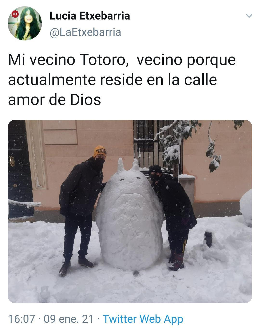 Lucía Etxebarría comparte un Totoro de nieve