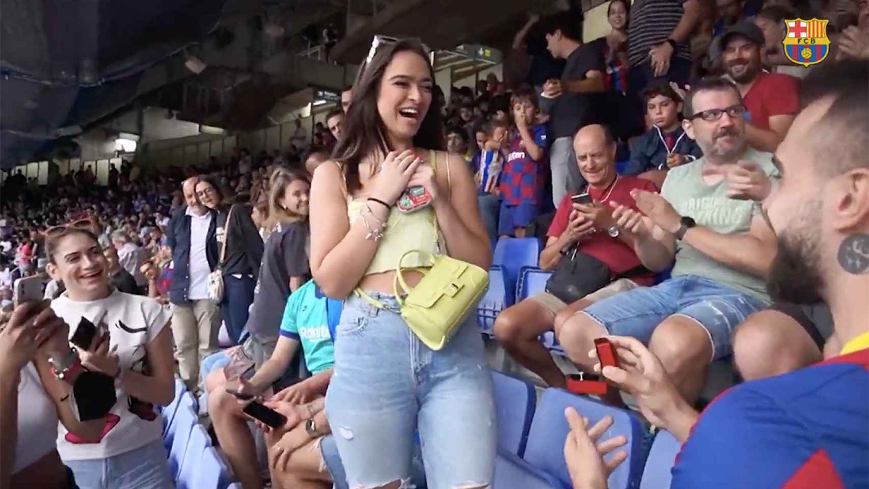 Pedida de matrimonio en el Camp Nou durante el Barça-Elche / FCB