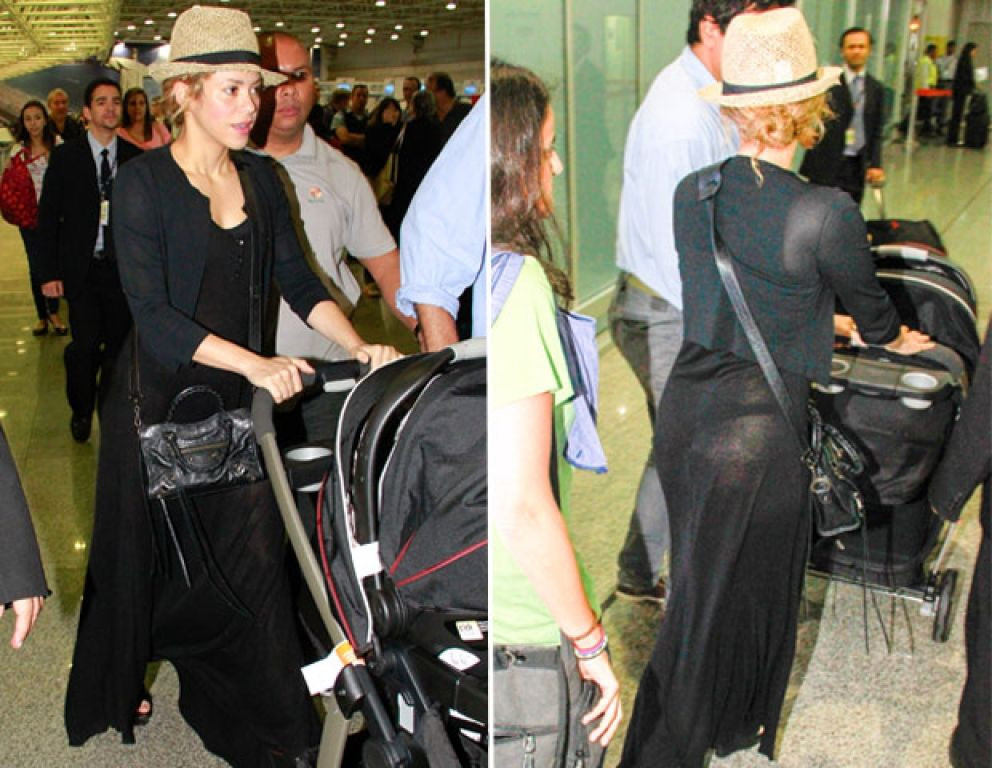 Shakira mostrando su tanga al llegar al aeropuerto / Twitter