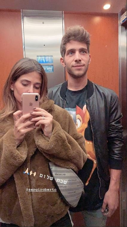Coral Simanovich y Sergi Roberto en el ascensor / Instagram