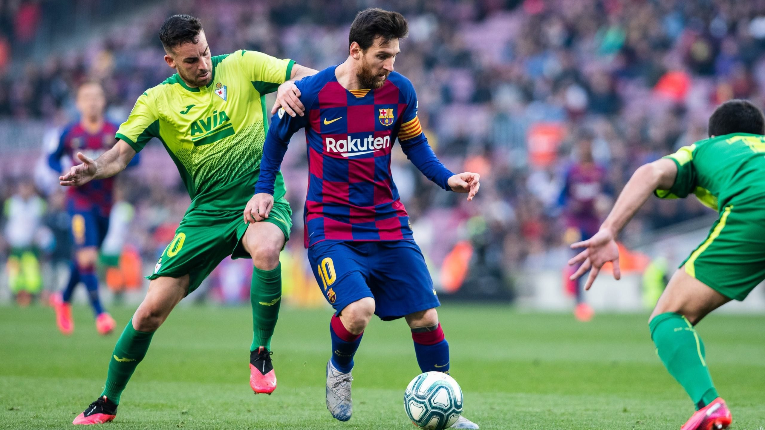 Messi, en una acción contra el Eibar en el Camp Nou / EFE