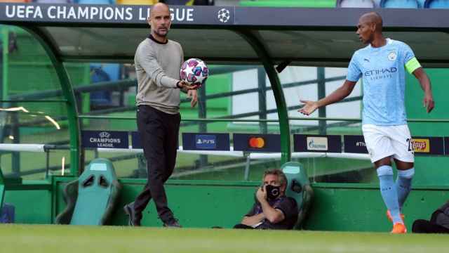 Pep Guardiola durante el Manchester City-Olympique de Lyon / EFE