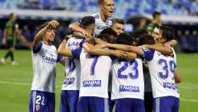 El Zaragoza celebrando un gol en partido de fútbol de Segunda / EFE