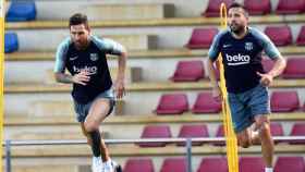 Jordi Alba calienta junto a Leo Messi en un entrenamiento del Barça / FCB