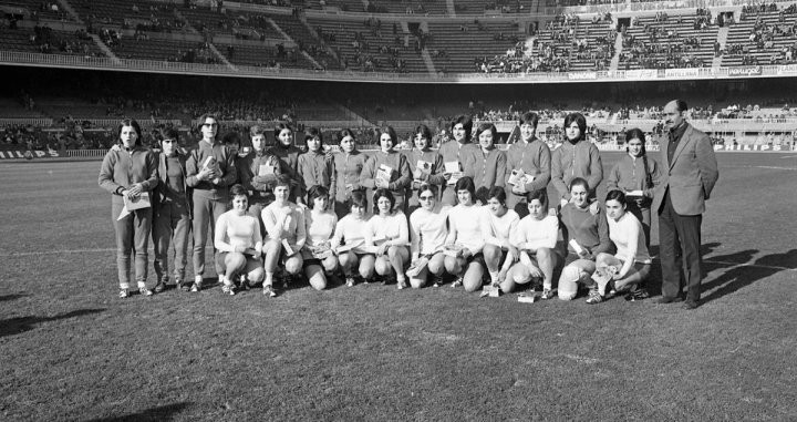 Primer partido del FC Barcelona Femenino en el Camp Nou en 1970 / FC BARCELONA