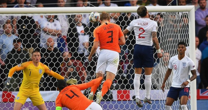 Matthijs de Ligt anota el primer gol de Holanda / EFE