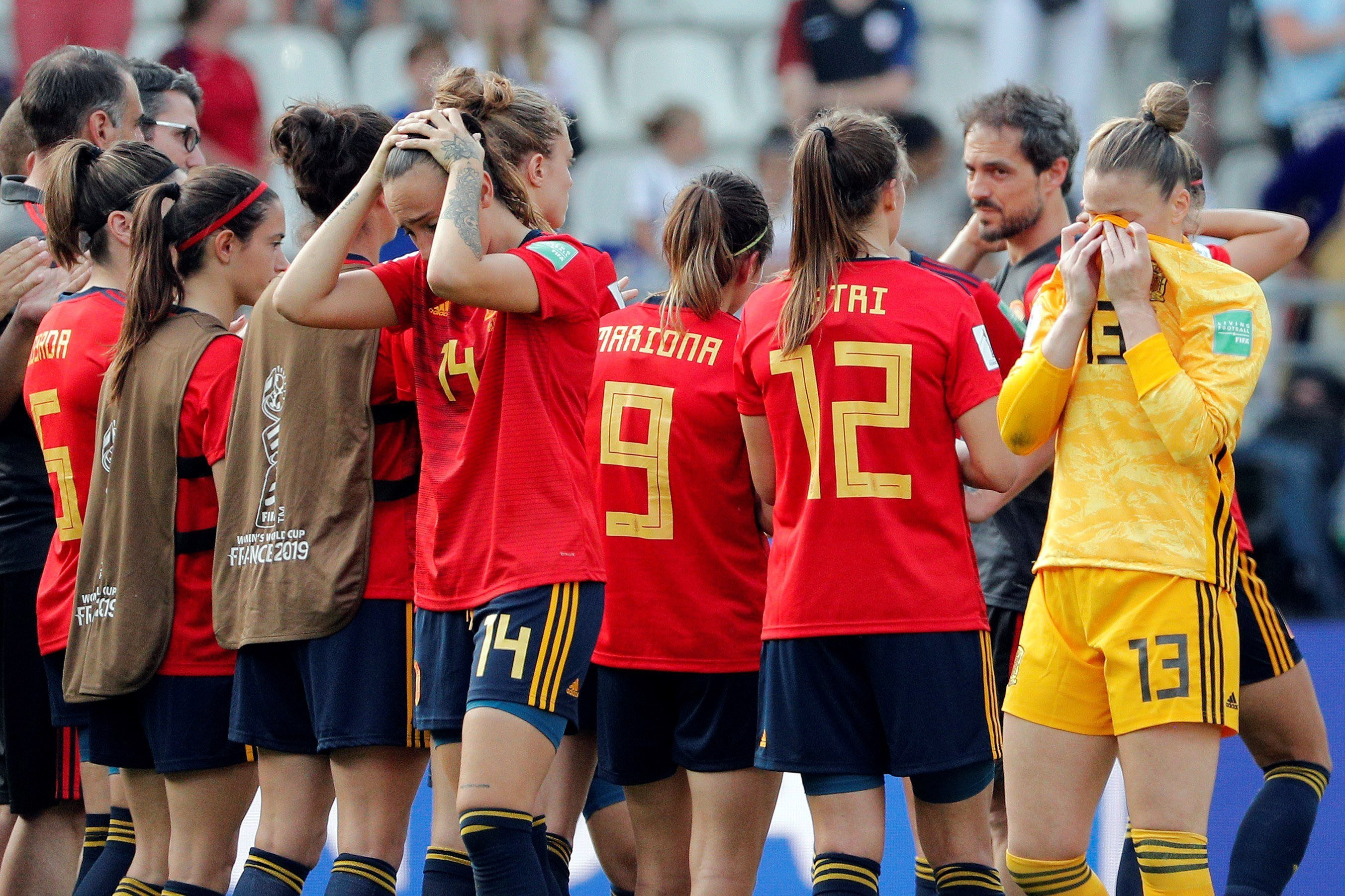 Una foto de las jugadoras de la selección española tras perder ante Estados Unidos en el Mundial de Francia / EFE