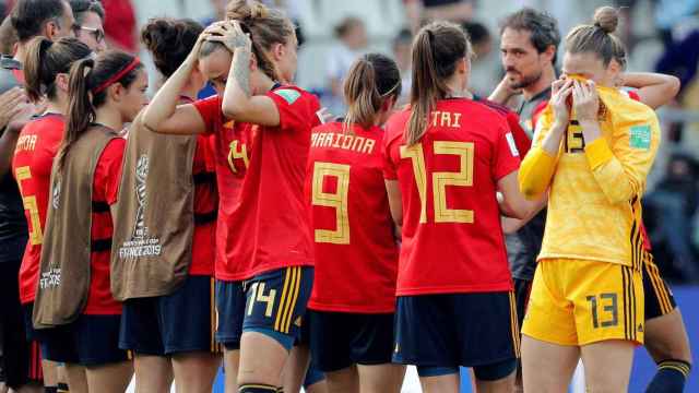 Una foto de las jugadoras de la selección española tras perder ante Estados Unidos en el Mundial de Francia / EFE