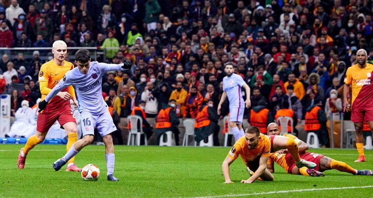 El momento del gol de Pedri contra el Galatasaray, en los octavos de la Europa League / FCB