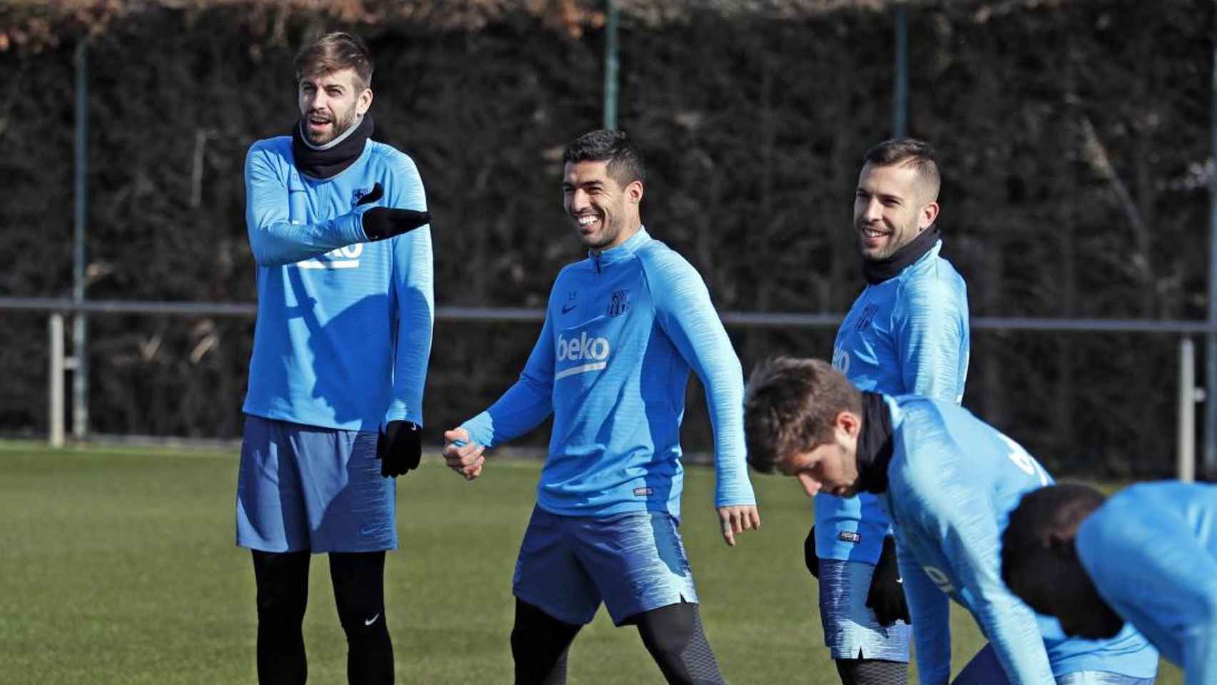 Piqué, Suárez y Jordi Alba en el entrenamiento previo a la jornada liguera contra el Athletic / FC BARCELONA
