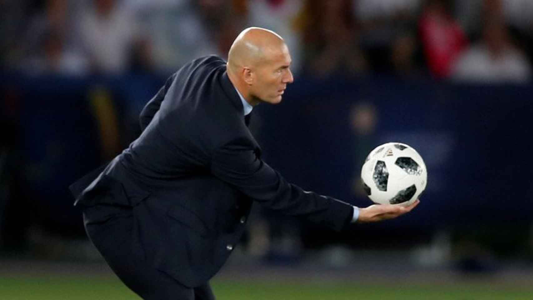 Zinedine Zidane en el banquillo del Real Madrid /REDES