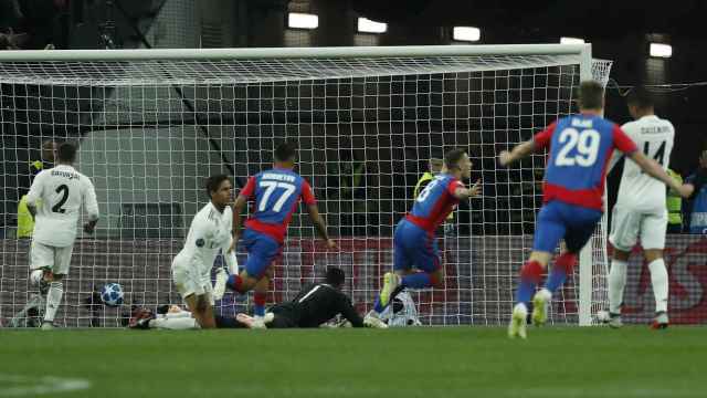 Los jugadores del CSKA de Moscú celebran el gol frente al Real Madrid / EFE