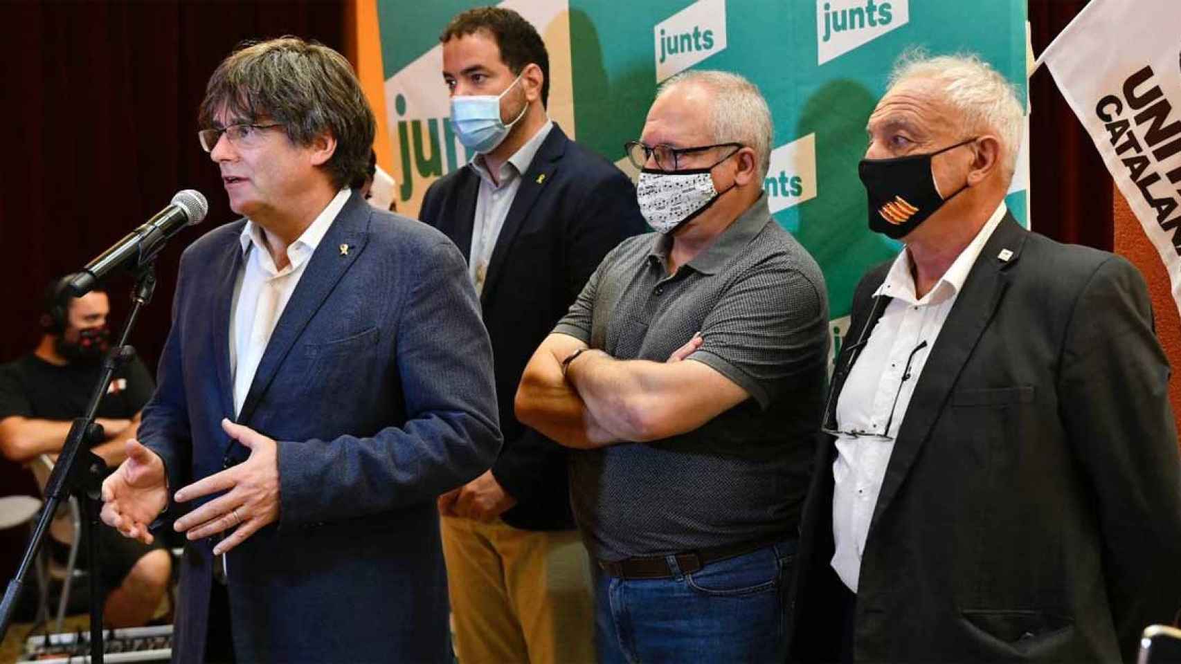 Carles Puigdemont y Lluís Puig (JxCat), en el acto del acuerdo con Unitat Catalana en su sur de Francia / JUNTS PER CATALUNYA
