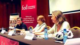 Manel Manchón, Mireia Esteva e Iva Anguera en el debate de Federalistes d'Esquerra / FdE