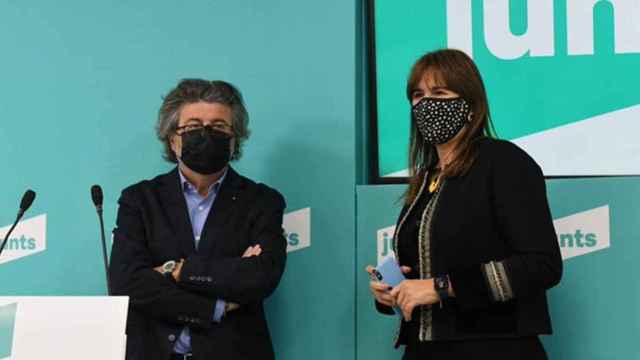 El líder de Demòcrates, Antoni Castellà, y la candidata de Junts per Catalunya, Laura Borràs / JUNTS