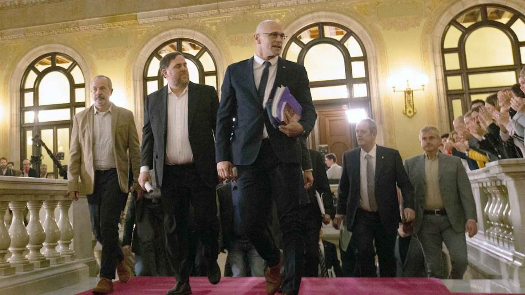 Oriol Junqueras, Raül Romeva y joaquim Forn a su llegada al Parlament. Políticos presos / EFE