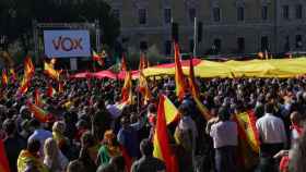 Imagen del acto de Vox en Colón con la bandera de España gigante / EUROPA PRESS