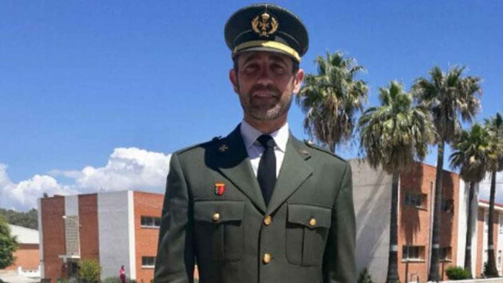 Imagen de José Ramón Bauzá con el uniforme de alférez que él mismo ha difundido / TWITTER
