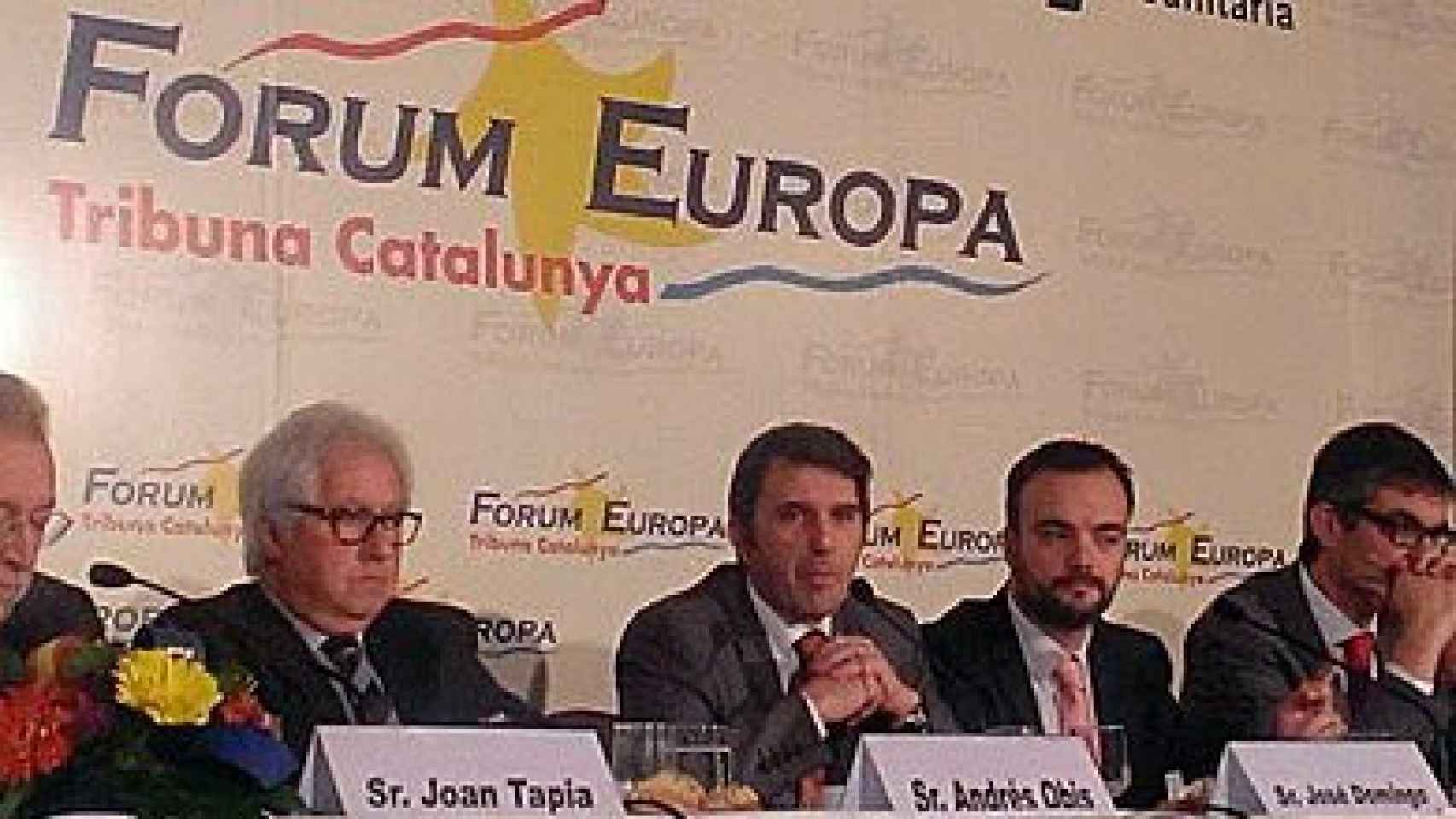 José Domingo, portavoz de la plataforma Som Catalunya. Somos España (en el centro), durante la conferencia de este miércoles