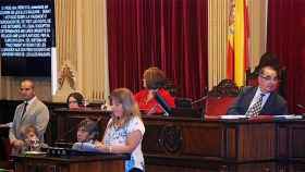Joana Camps Bosch (PP), durante el debate de aprobación del decreto del TIL en el Parlamento autonómico de las Islas Baleares