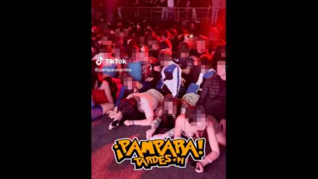 Unas menores perrean en la discoteca Pampara Tarde / TIKTOK