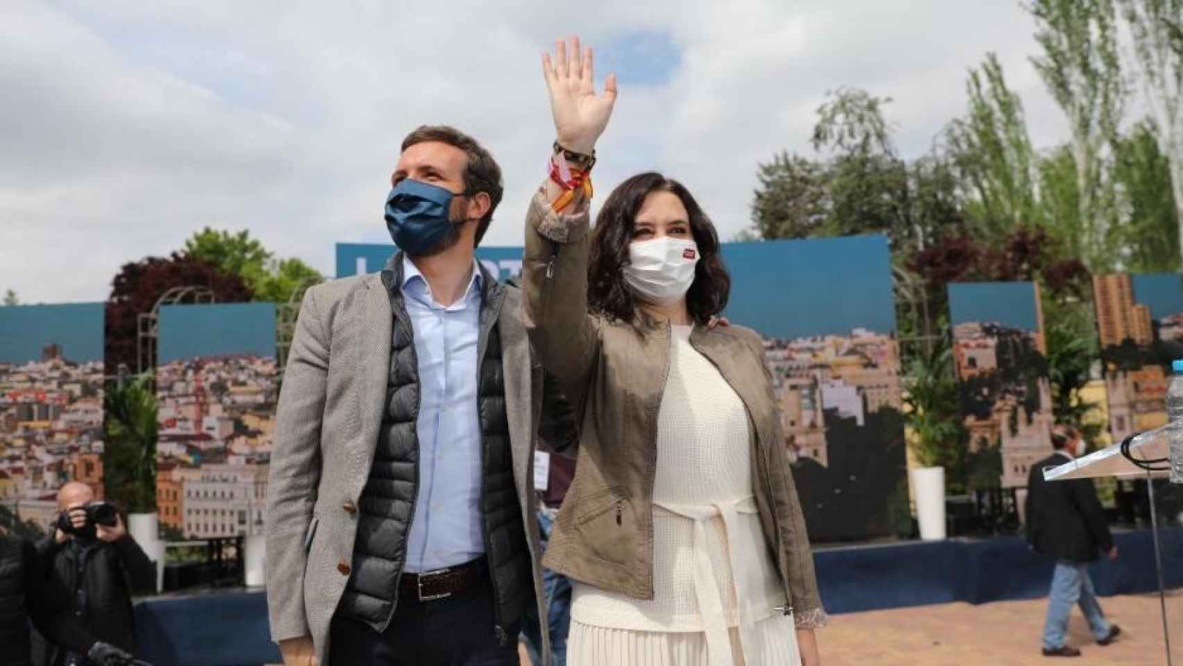 Isabel Díaz Ayuso y Pablo Casado, en un acto electoral de la campaña a la presidencia de la Comunidad de Madrid / EP