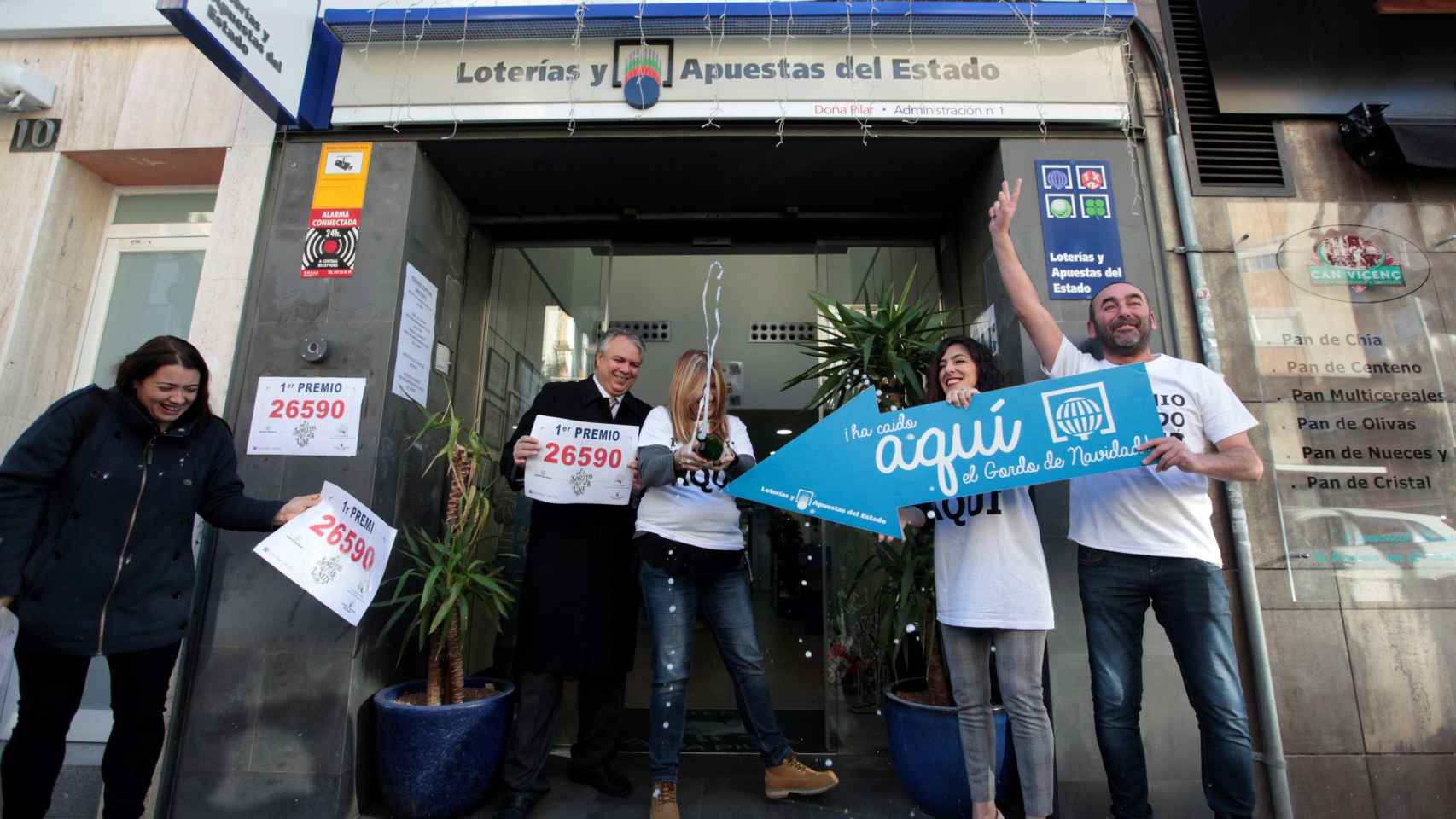 La administración de lotería de Salou (Tarragona) que ha repartido el Gordo de Navidad / EFE