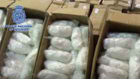 Varias de las cajas incautadas con metanfetamina / POLICÍA NACIONAL